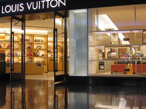 louis vuitton forum shops